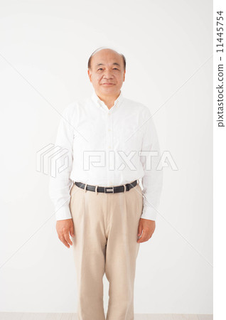 Senior men who stand up 11445754