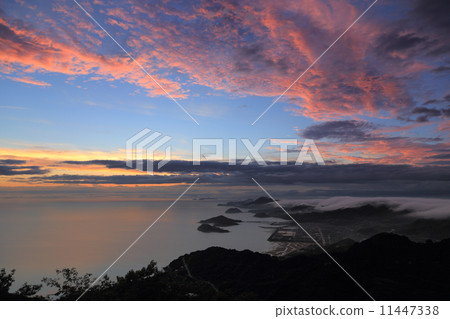 Dusk of Setouchi (Kagawa prefecture Mitoyoshi City, Tasogunosa peninsula seen from Shichihozan) (Iroha Maru Collision / Sinking Area) 11447338