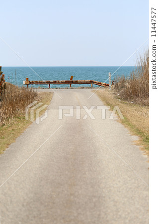 Ocean and road 11447577