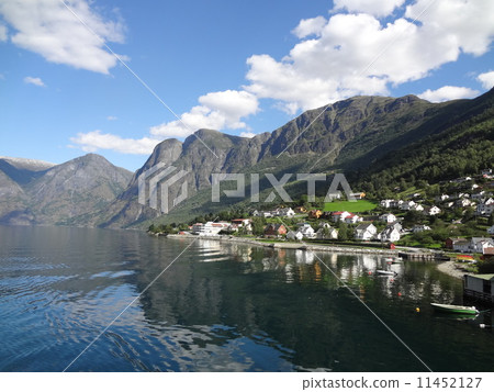 Scenery of Norway's glacial lake and lakeside 11452127