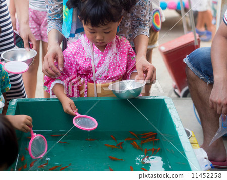 A girl who scoops goldfish scooping 11452258