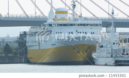 Aomori contact ship Hakkoda Maru (Aomori harbor) 11453301