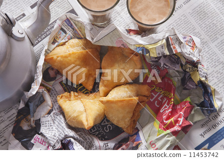 Directly above shot of fresh samosas with tea glasses on table Directly above shot of fresh samosas with tea glasses on table 11453742