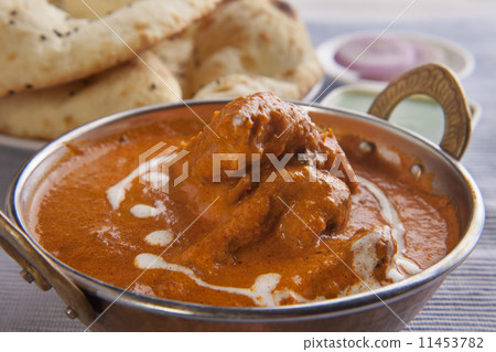 Close-up of butter chicken with tandoori rotis 11453782