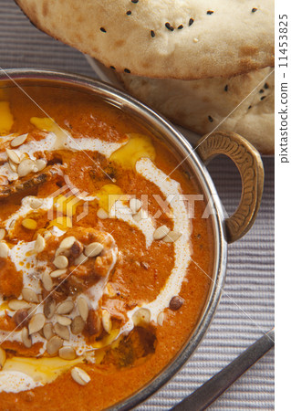Directly above shot of delicious chicken curry with tandoori rotis 11453825