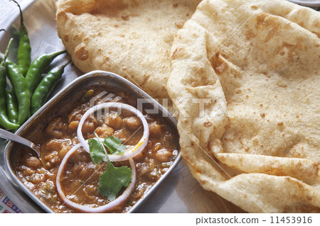 Close-up chole bhature served at table Close-up chole bhature served at table 11453916