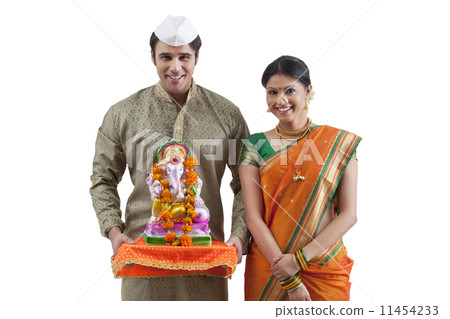 Portrait of a Maharashtrian couple with a Ganesh idol 11454233