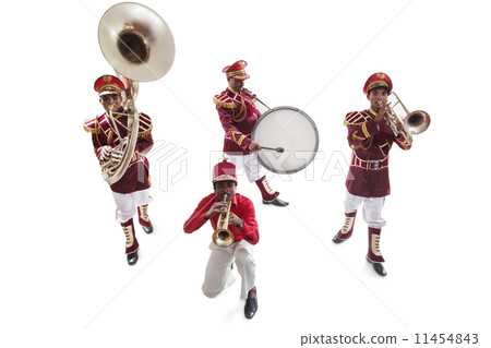 Bandwalas playing on their instruments 11454843
