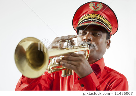 Bandmaster playing on a trumpet 11456007
