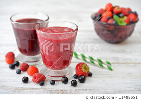 Berries and smoothies 11488651