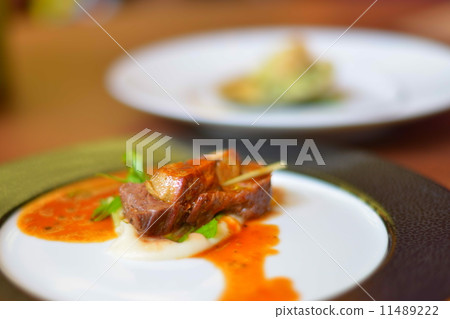 牛排配鵝肝和牛肉片 11489222