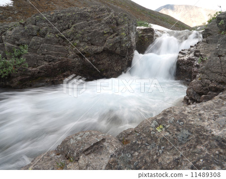 mountain river 11489308