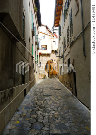 medieval stone street in city Palma de Mallorca 11489491