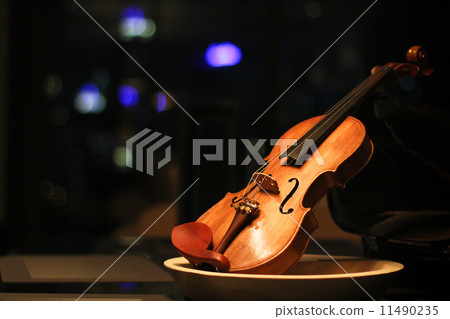 wooden violin with dark background 11490235