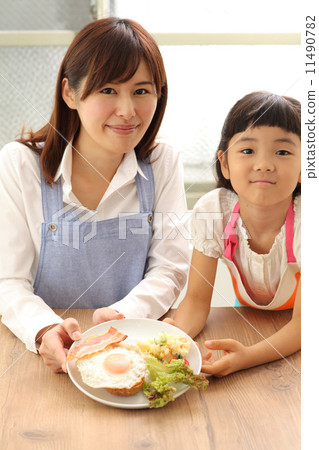 Parent and child of the kitchen 11490782