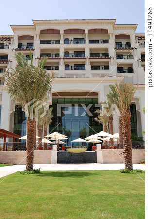 Building of the luxury hotel, Saadiyat island, Abu Dhabi, UAE 11491266