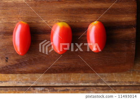 Summer vegetables (tomatoes) 11493014