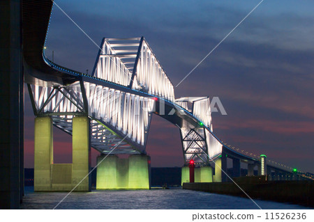 東京在黃昏的門橋樑 11526236