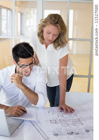 Casual architecture team working together 11527080