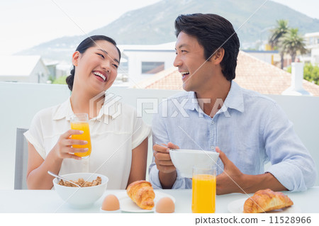 Smiling couple having breakfast together 11528966
