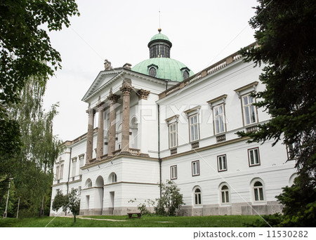 Topolcianky manor house 11530282