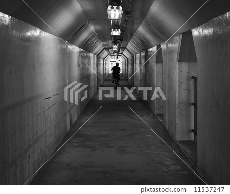 Under the guard 11537247