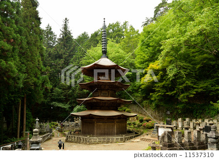 Walking Ueda · Anakura Temple's octagonal triple tower 11537310