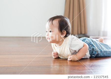 11 months old baby shopping 11 months old baby shopping 11537545