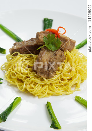 asian noodle 11539042
