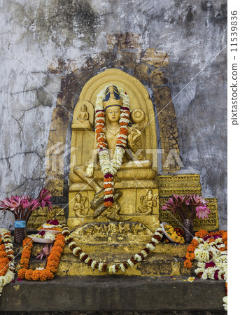 buddha statue 11539836