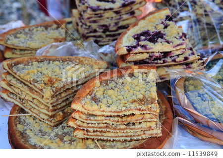 czech apple (and other fruits) sweet pie (cake) 11539849