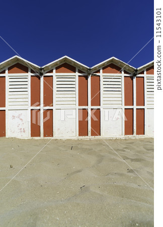 Wooden cabins on the beach Wooden cabins on the beach 11543101