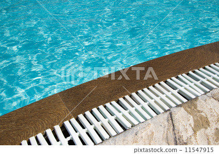 pool in hotel 11547915