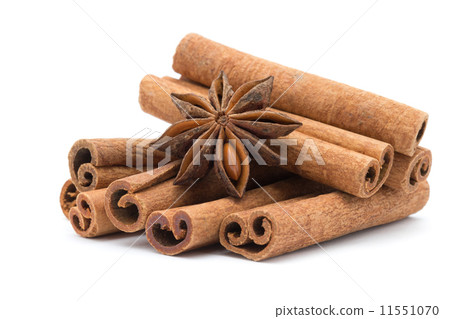anice and cinnamon 11551070