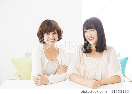 兩個年輕女人 11555183
