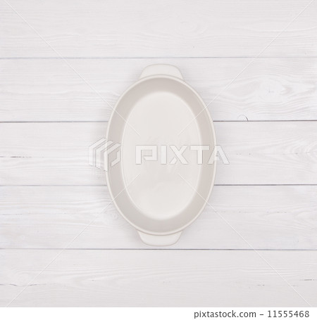 Empty plate on white wood Empty plate on white wood 11555468