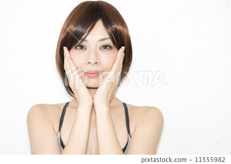 握她的在她的面頰的婦女手 握她的在她的面頰的婦女手 11555982
