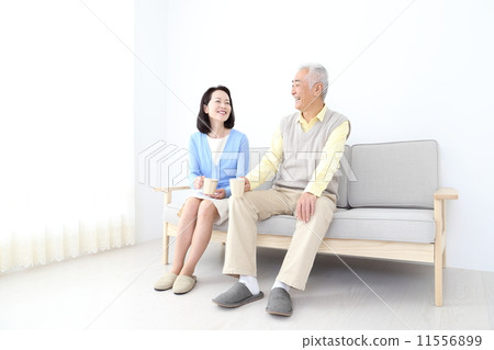 年長夫婦 11556899