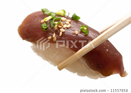金槍魚紅豆壽司壽司白色背景 金槍魚紅豆壽司壽司白色背景 11557858