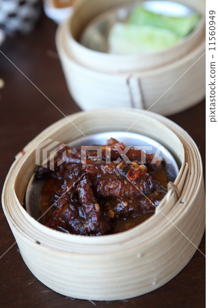 yumcha , dim sum in bamboo steamer yumcha , dim sum in bamboo steamer 11560949