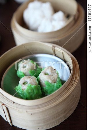 yumcha , dim sum in bamboo steamer 11561467