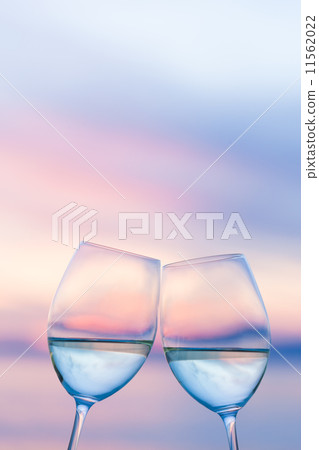 在日落海灘上的吐司 在日落海灘上的吐司 11562022