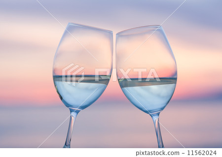 在日落海灘上的吐司 在日落海灘上的吐司 11562024