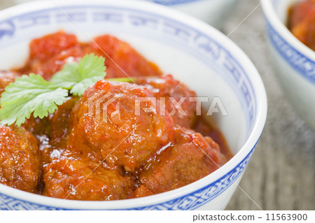 Xiu Mai - Vietnamese spicy pork meatballs in tomato sauce  11563900
