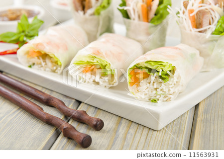 Goi Cuon - Vietnamese fresh spring rolls with pork and prawns Goi Cuon - Vietnamese fresh spring rolls with pork and prawns 11563931