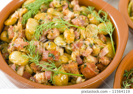 Habas Con Chorizo - Broad beans, chorizo and ham. Spanish Tapas Habas Con Chorizo - Broad beans, chorizo and ham. Spanish Tapas 11564119