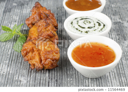 Onion Bhajis, mango chutney, mint raita & chili dip on a slate  11564469