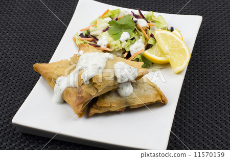 Samosas with salad & lemon slices, topped with mint raita  11570159