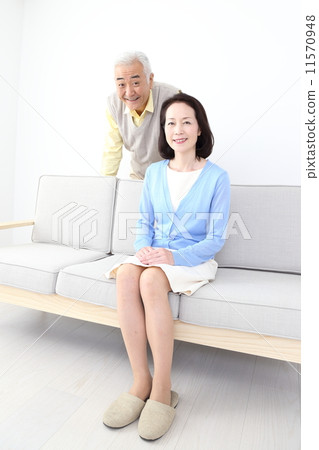 一對微笑的資深夫婦 11570948