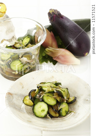 Shallow pickles made 11571521